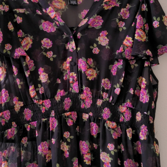 Torrid sheer floral top - Picture 3 of 4